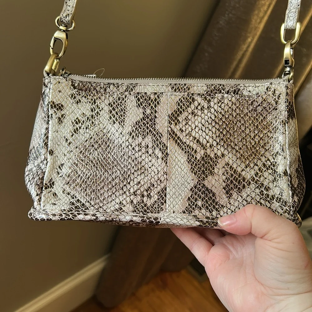 HOBO Metallic Snake Print crossbody/shoulder/wristlet NWT plus Dust bag!! - Picture 3 of 16